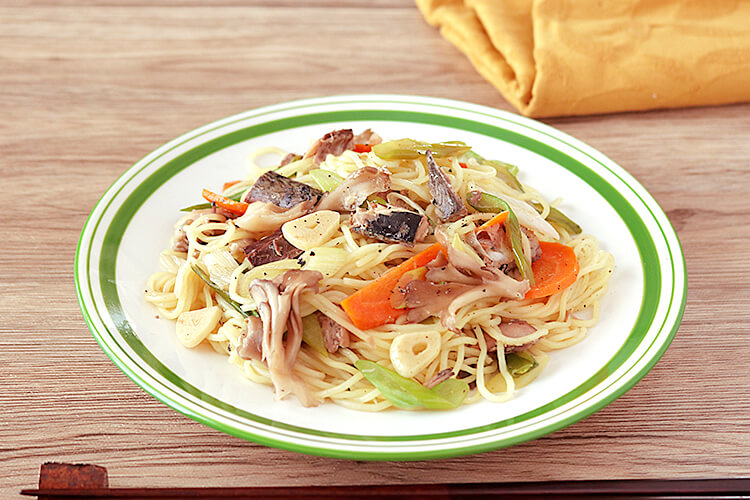 鯖と彩り野菜のにんにく塩焼きそば